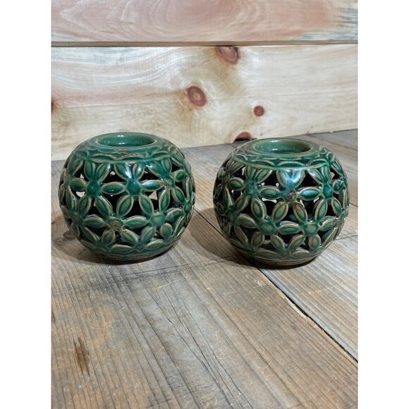 Gorgeous tea light candle holders. Flowers, round, green. Set of 2 - Picture 1 of 6